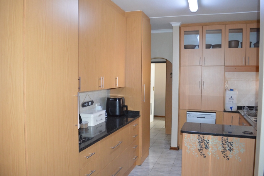 8 Bedroom Property for Sale in Flamwood North West